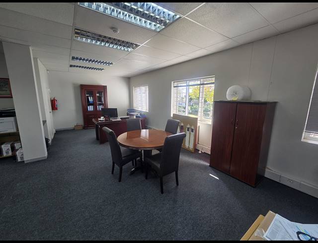 1,300M² OFFICE FOR SALE IN ILLIONDALE